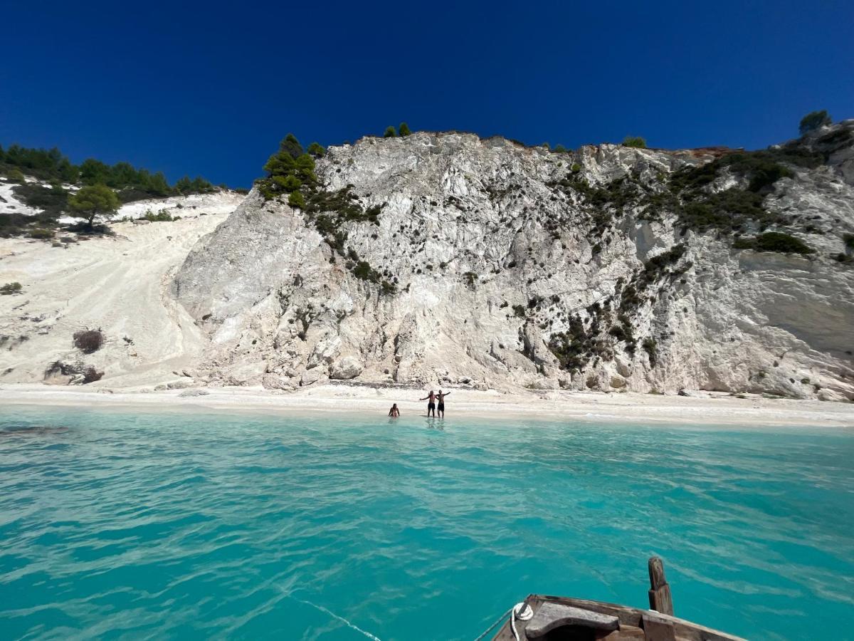Apollonides Seafront Villa 2 Melete Lixouri Bagian luar foto